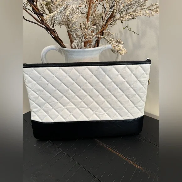 Chanel Gabrielle O Case Clutch Aged Calfskin - Picture 10 of 10